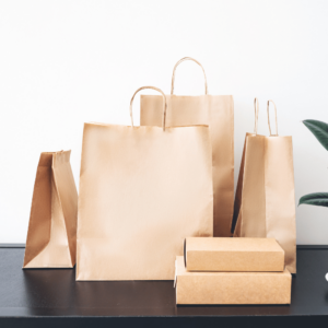 Papieren tassen en kartonnen dozen